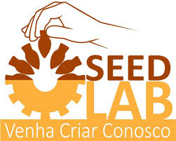 logomarca do SeedLab apresenta uma engrenagem com partes no formato de pinhes euma mo sobre. Abaixo, lemos 