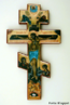 O smbolo mais reconhecido do cristianismo  sem dvida a cruz, que pode apresentar uma grande variedade de formas de acordo com a denominao. A cruz de oito braos representa os ortodoxos. <br><br> Palavras-chave: cruz, cristianismo, smbolo, ortodoxos. 
