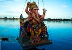 Cerimnia visarjan do Senhor Ganesh, durante o festival Chaturthi.<br><br> Palavras-chave: Ganesh, festival, ndia, hindusmo